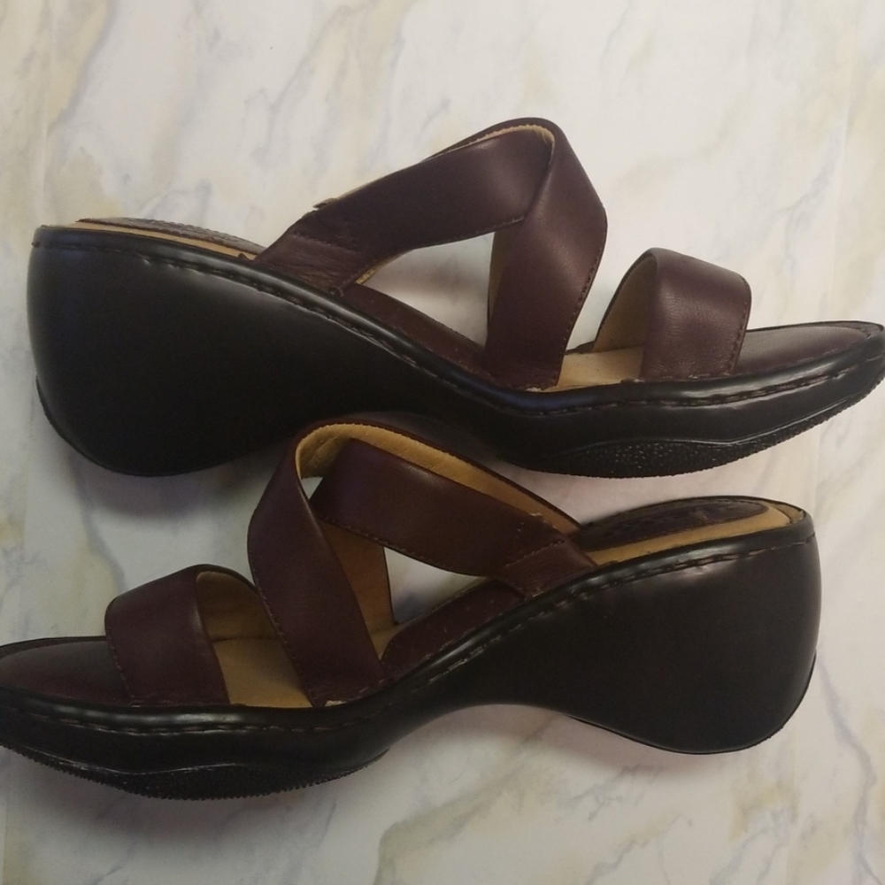 NWOB Born Sandles - Picture 4 of 8